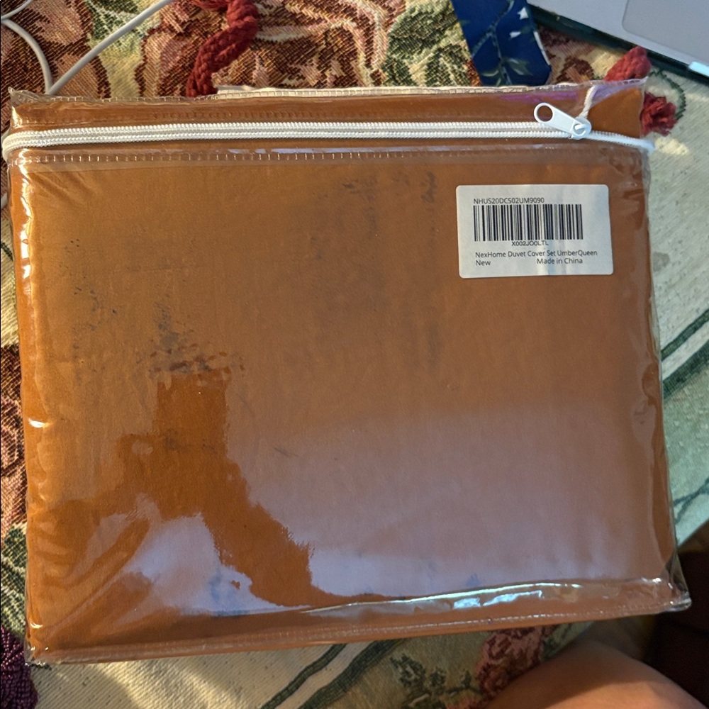 NEXHOME  Queen Size Duvet Cover with Buttons Closure-Rust NWOT never opened - Picture 3 of 5